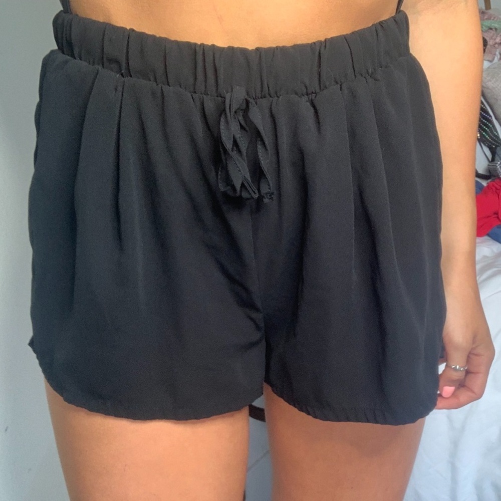 forever 21 black flowy shorts